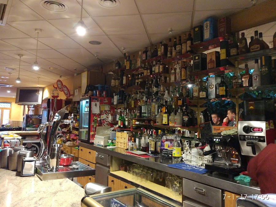 Cafetería Bar El Gallo