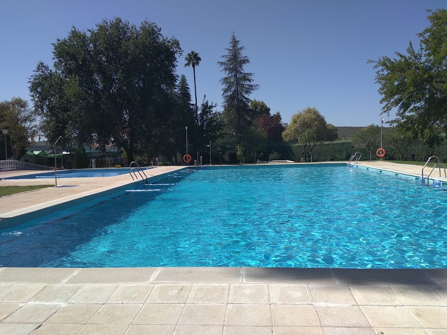 Piscina "Municipal de Guarromán"