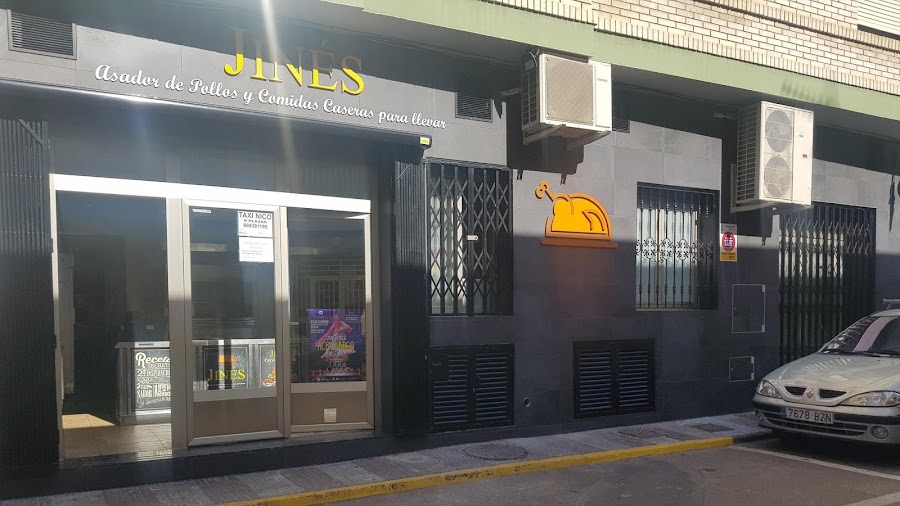 Asador de pollos Jinés
