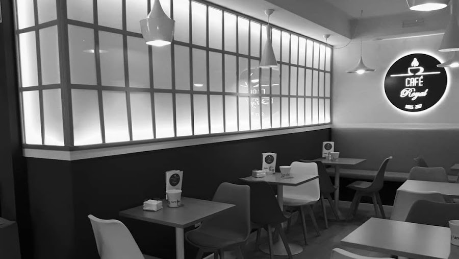 Café • Royal