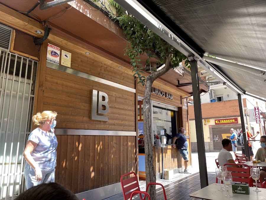 Lirios Bar